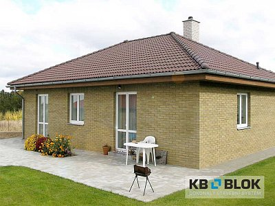 Spolupráce s doc. ing. arch. Janem Štípkem a společností KB Blok na rodinných domcích pro katalog, 1998